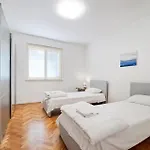 Beach Front Apartment In Pula With Wifi * 풀라