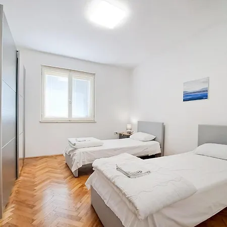 Beach Front Apartment In Pula With Wifi * Pula