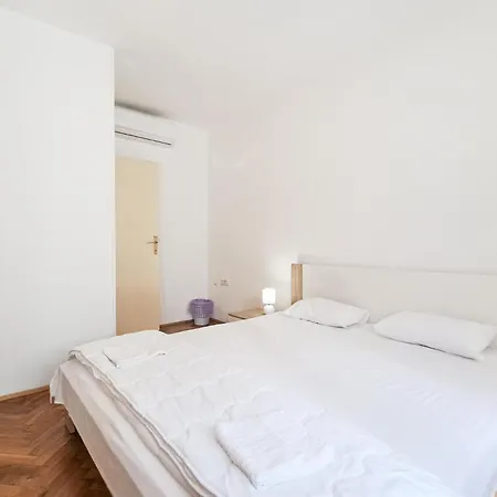Beach Front Apartment In Pula With Wifi Apartamento Pula