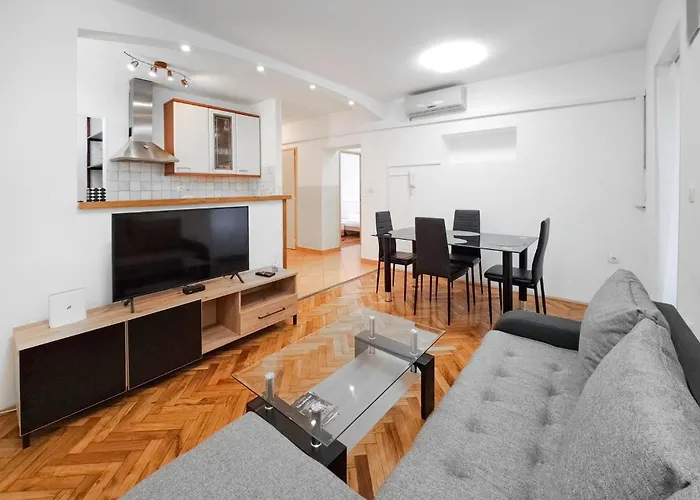 Διαμέρισμα Cozy In With Wifi *