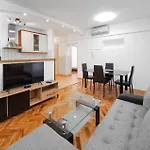Apartman Beach Front Apartment In Pula With Wifi *