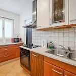 Beach Front Apartment In Pula With Wifi Póla