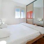 Beach Front Apartment In Pula With Wifi Póla