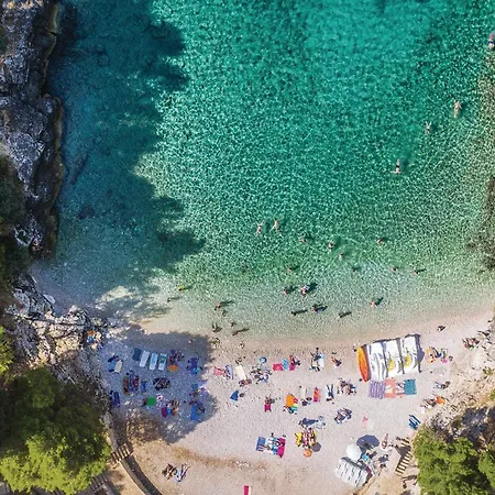 Beach Front Apartment In Pula With Wifi Apartman